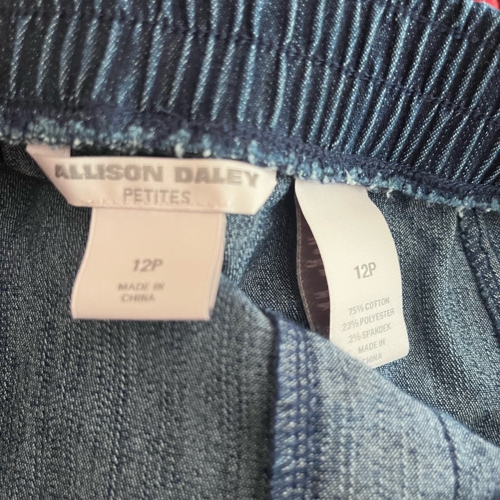 Denim full button front, pockets, lightweight denim skirt - Picture 4 of 4